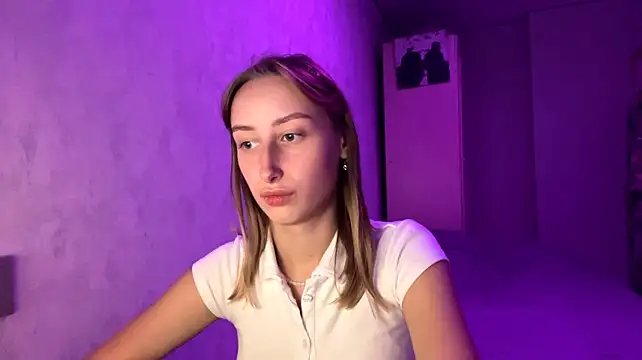 AleneLaurente - unfasten 3 buttons