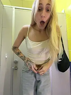 Pink_Kiss - tight tight cameltoe in tram 🚋