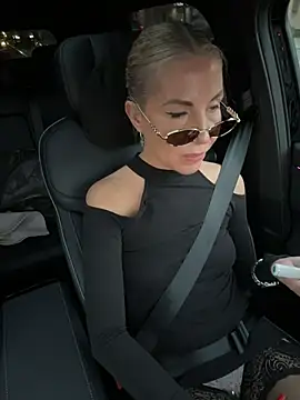LisaMurr - I masturbate with my fingers 😈😍
