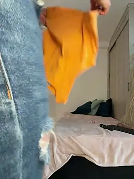 Viictoria-Jones - Legs up