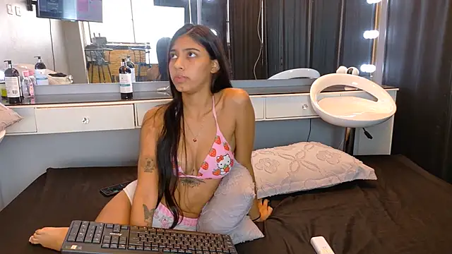Strawberrymia69 - squirt in face