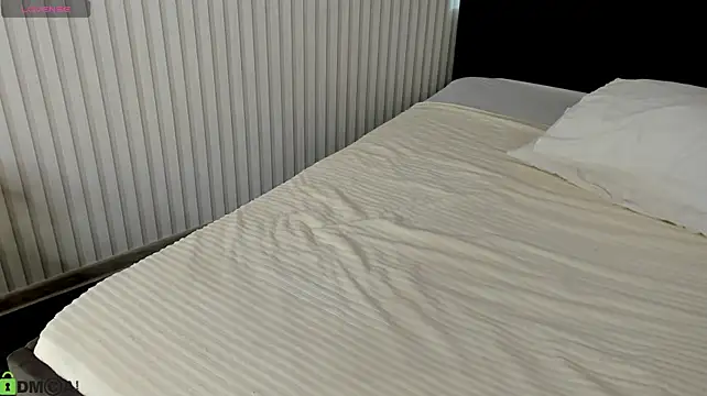 Luna_Vel1 - topless 10 min