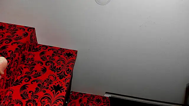 Miss_KathyFox - put my fingers open so that you fall 👣
