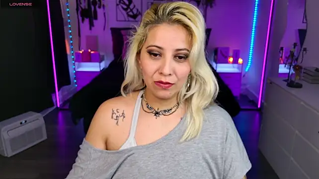 Blackwidow_s1 - Show tits