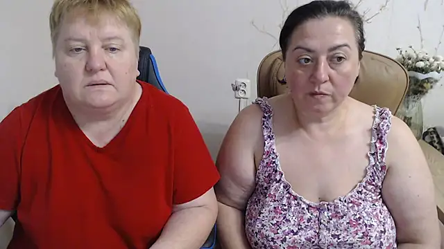 Lindy-Jeanie - hot kiss and lick pussy brunette