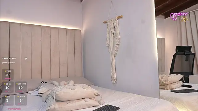 Ashley_Beaomunt - Red ass + Spank hard!