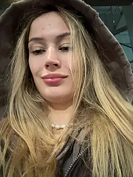 Blonde_exe - make me moan among people at mall