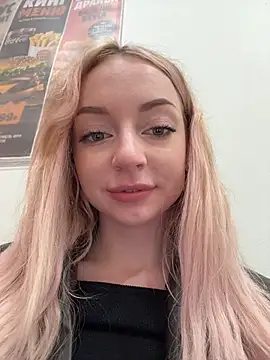 Melissa_grr - STRIPTEASE WITH OPEN DOOR