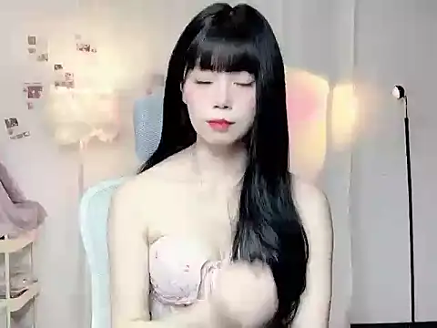 Peace-9 - 🌟脱内裤塞嘴背对扭屁股1分钟💗