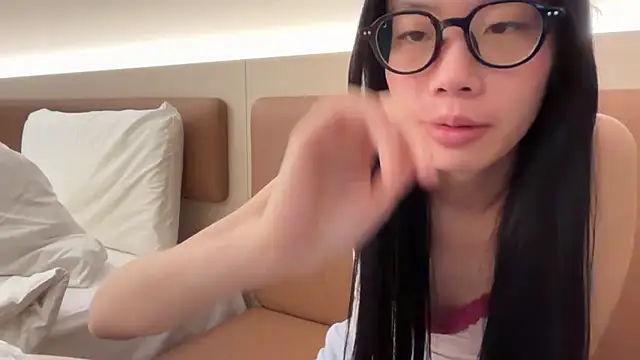 Nooneknowspoppy - naked doggy 全裸后入姿势