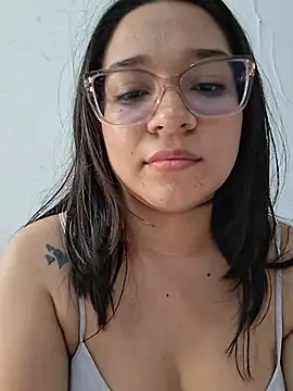-VICKKY - all naked + 3 finger in my pussy
