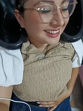LunaDiaz999 - Boobs outside 2min