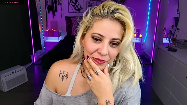 Blackwidow_s1 - Show tits