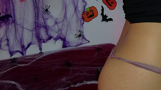 Neferetth - Oil in my tits and 4 spanks