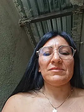 Maturexxxnaughty - I get my pussy fucked by a big cucumber.