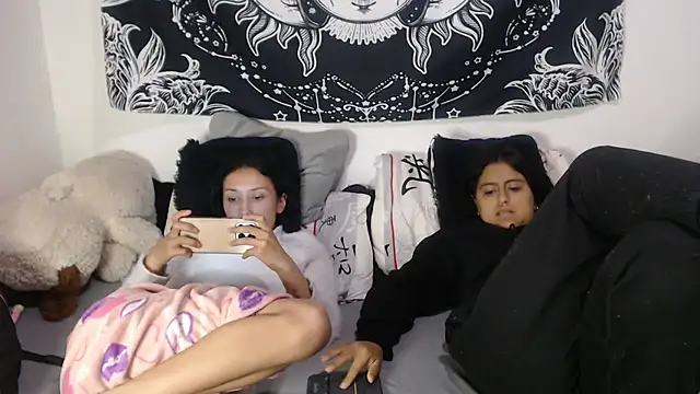 Emily_n_abby - SHOW ASSHOLE