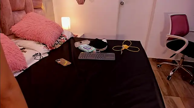 Charlotte_Ice1 - Take off my panties—I'll show you my ass