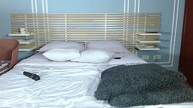 ChantalGarner - Chantal, naked ass and spank x 20