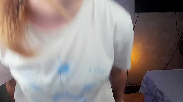 Vivian_cutie - Take off one strap of the bra.