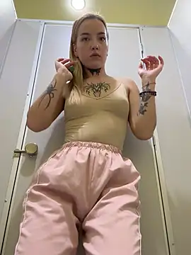 Your_dream4 - SPANK ASS LOUD W DOOR OPEN