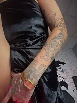 RedHotTeaseXXX - FINGERING HOT PUSSY+SHOW TITS