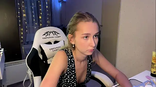 JoyBold - show my cutw ass