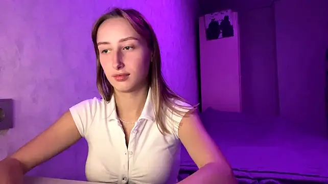 AleneLaurente - unfasten 3 buttons