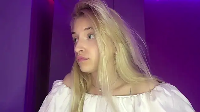 FiveFootBlonde - play with my tongue