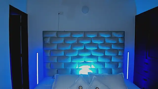 HollyGrey_ - Show nipple