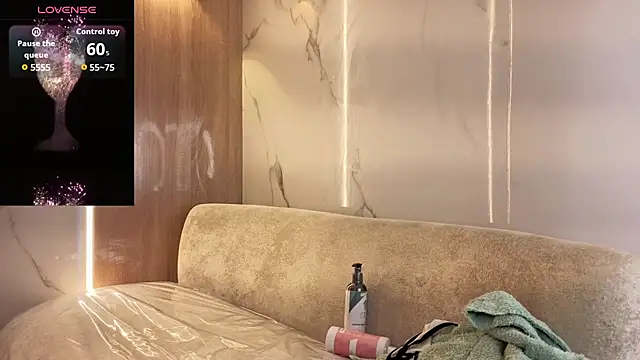Rox_luxury_tf - rubbing my pussy while lying on the floo