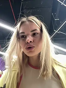 SMELLSEX - make nipps hard on the mall🔞