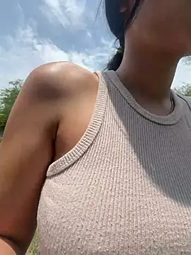 Kitty_rousse01 - My friend touches me outdoors