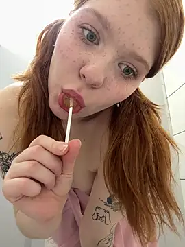 Freaky__Nikki - shake my naked tits