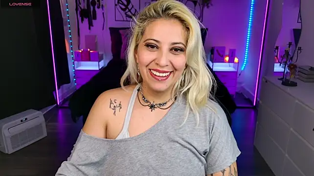Blackwidow_s1 - Show tits