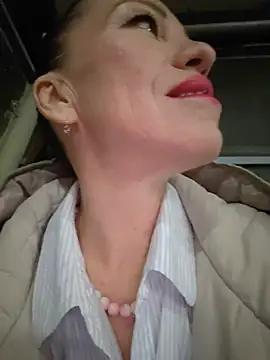 Pure_elena - Show bra and squeeze tits