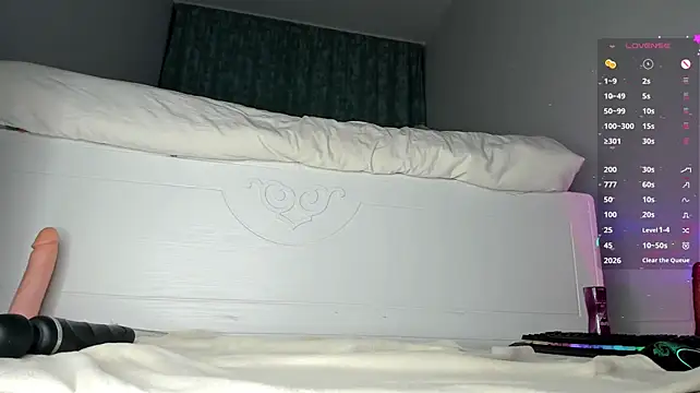 Tender__Lionet - Dildo Stretching Tight ass
