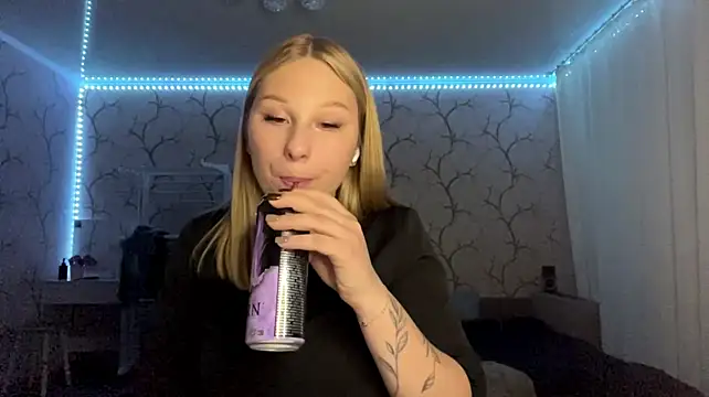 AvelinaCoch - Kiss cam
