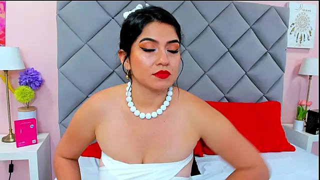 NahomyAdams - Bounce those boobs with oil