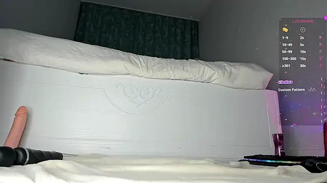 Tender__Lionet - Dildo Stretching Tight ass