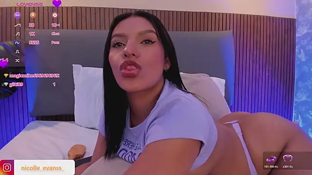 NicolleeEvanss - Rub pussy and fingering