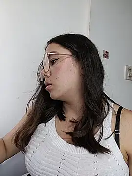 EmmaSulivan - masturbate my dildo with my tits
