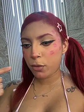 GiaRedd - Flash boobs public