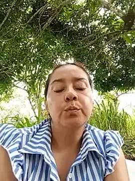 Linda_swett - Squirt en el monte