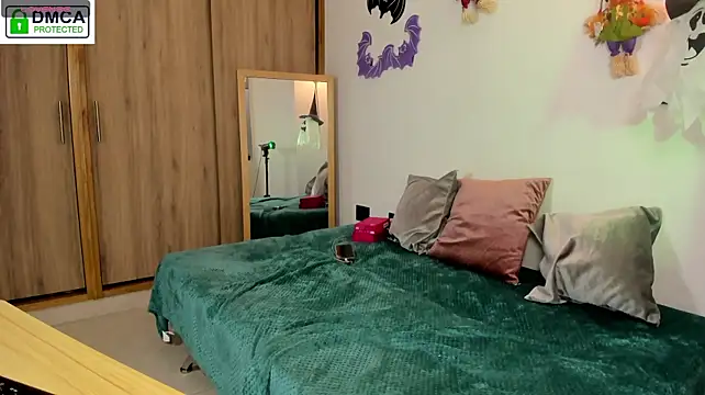 Catalina_Model - Rub my pussy on the pillow (panty off)
