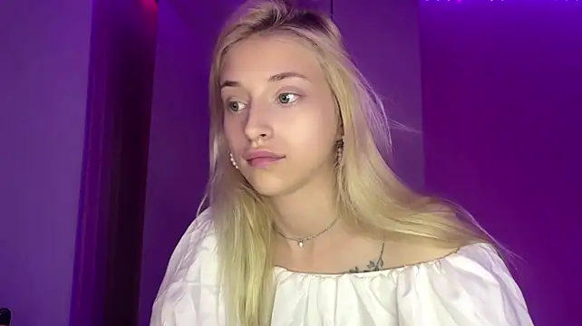 FiveFootBlonde - play with my tongue