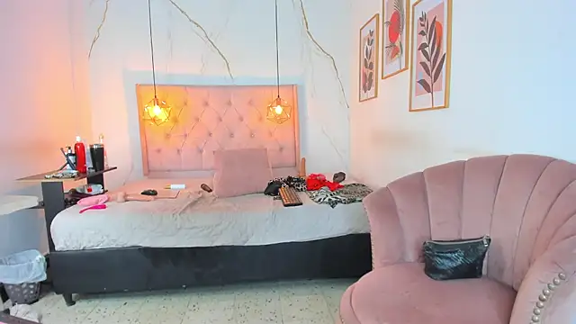 Zamira_44 - fingers in my ass x2