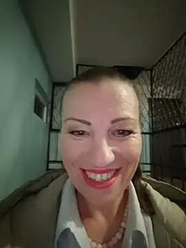 Pure_elena - Tits out and shake for 30 sec