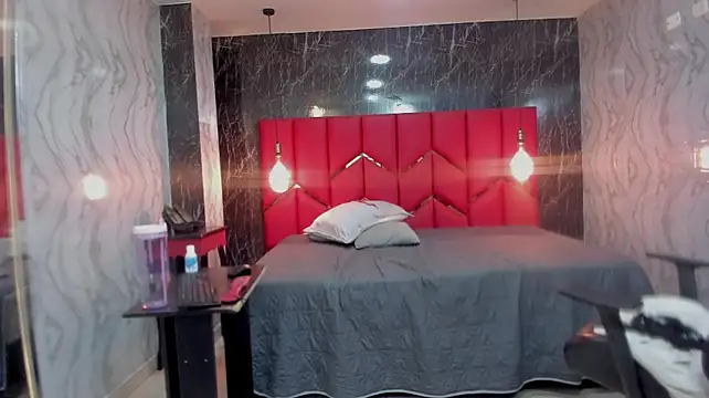LatinaHoleQueen - tits in the air and with oil