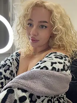 CurlyDaisy - LT gets snapchat+1 sexy video + 3 min CT