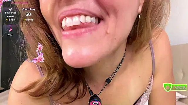 Lizacams - play with nipples